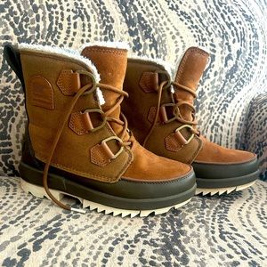 Sorel Tivoli tie up winter boots. Only worn one winter…super cute and warm!